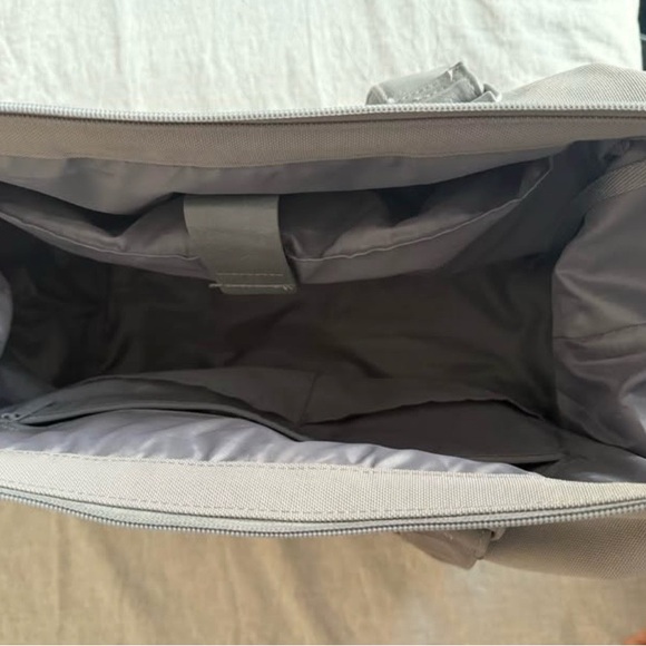 Beis Mini Weekender - Picture 3 of 3